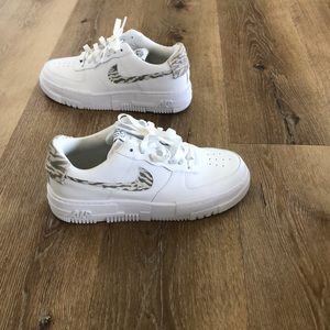 Nike Air Force 1 pixel SE-White/Summit white-Grey zebra print-Women’s size 9